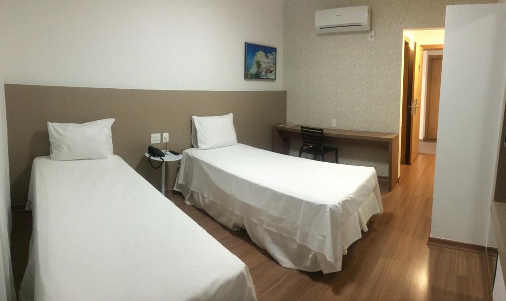 Lord Hotel Aeroporto Confins Vespasiano Rum bild
